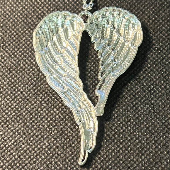 Supernatural Castiel's Large Wings Silver Tone Necklace - Picture 3 of 4